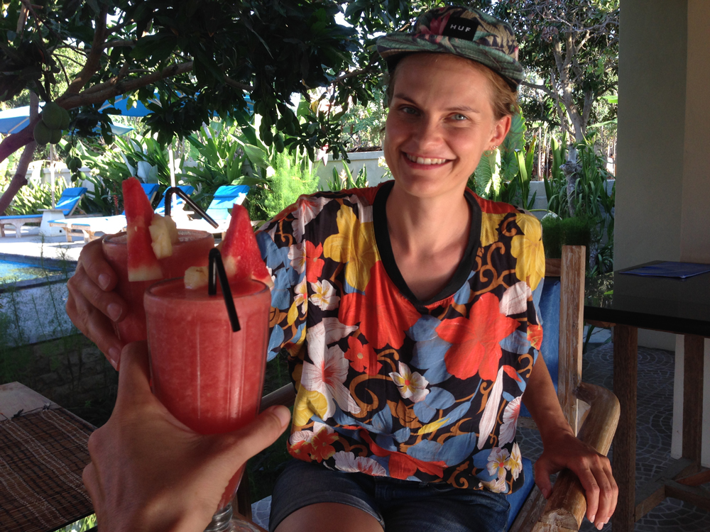 Local fruit shake with a new friend in Nusa Penida 