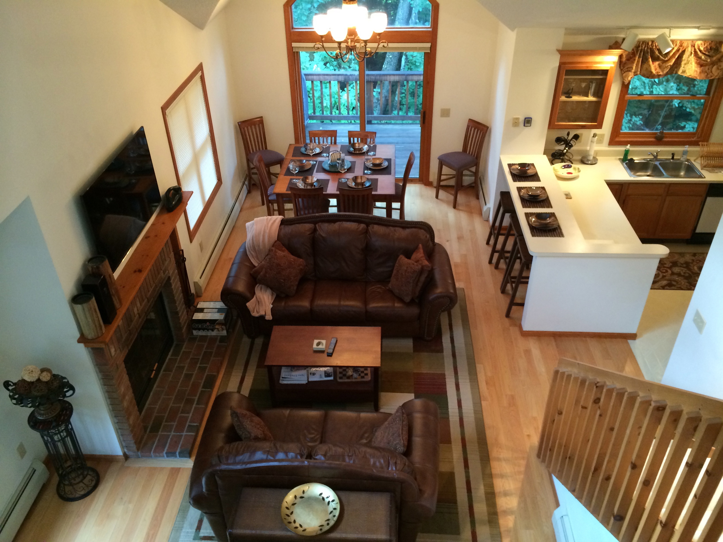 Open concept main floor with cathedral ceiling
