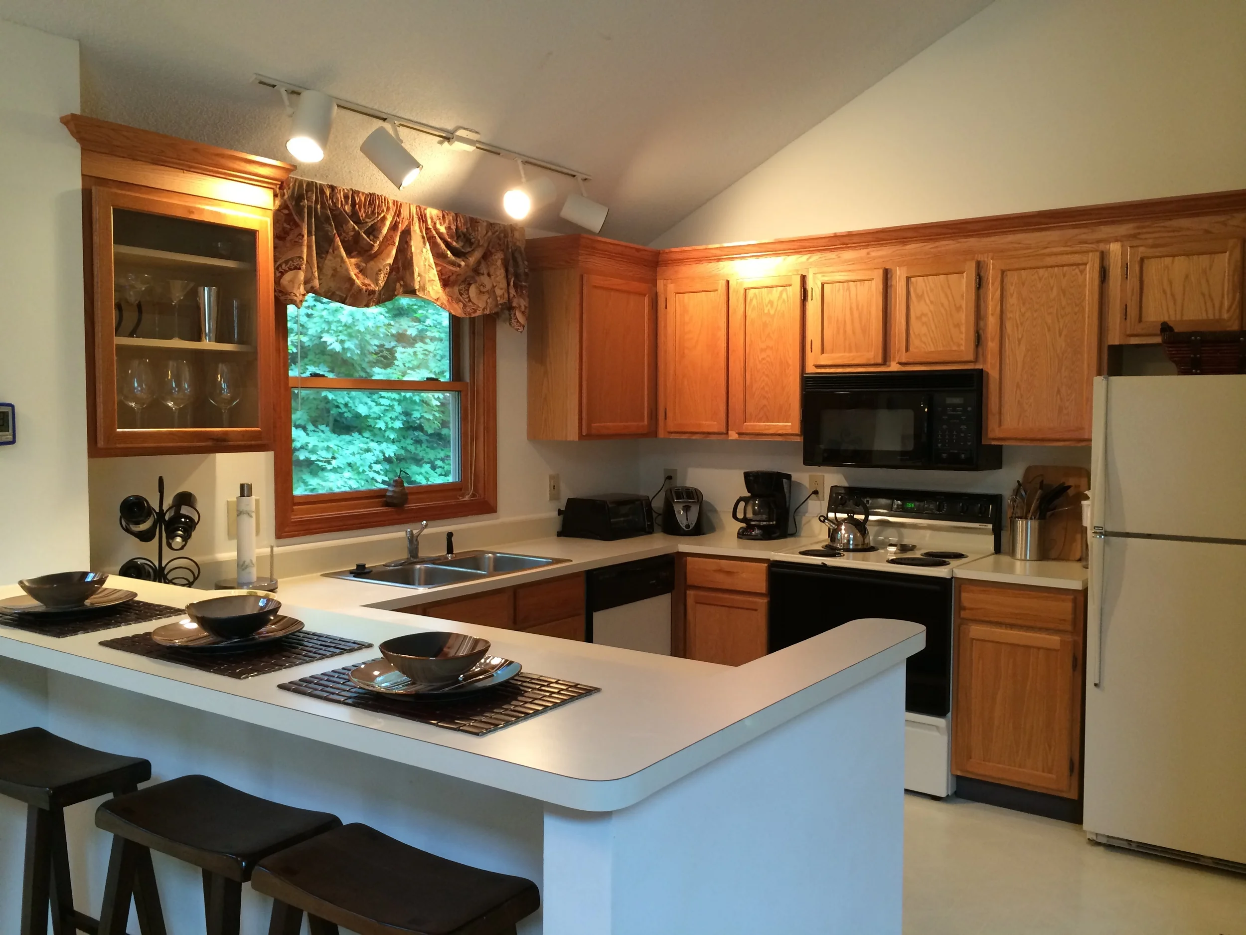 Fully applianced kitchen