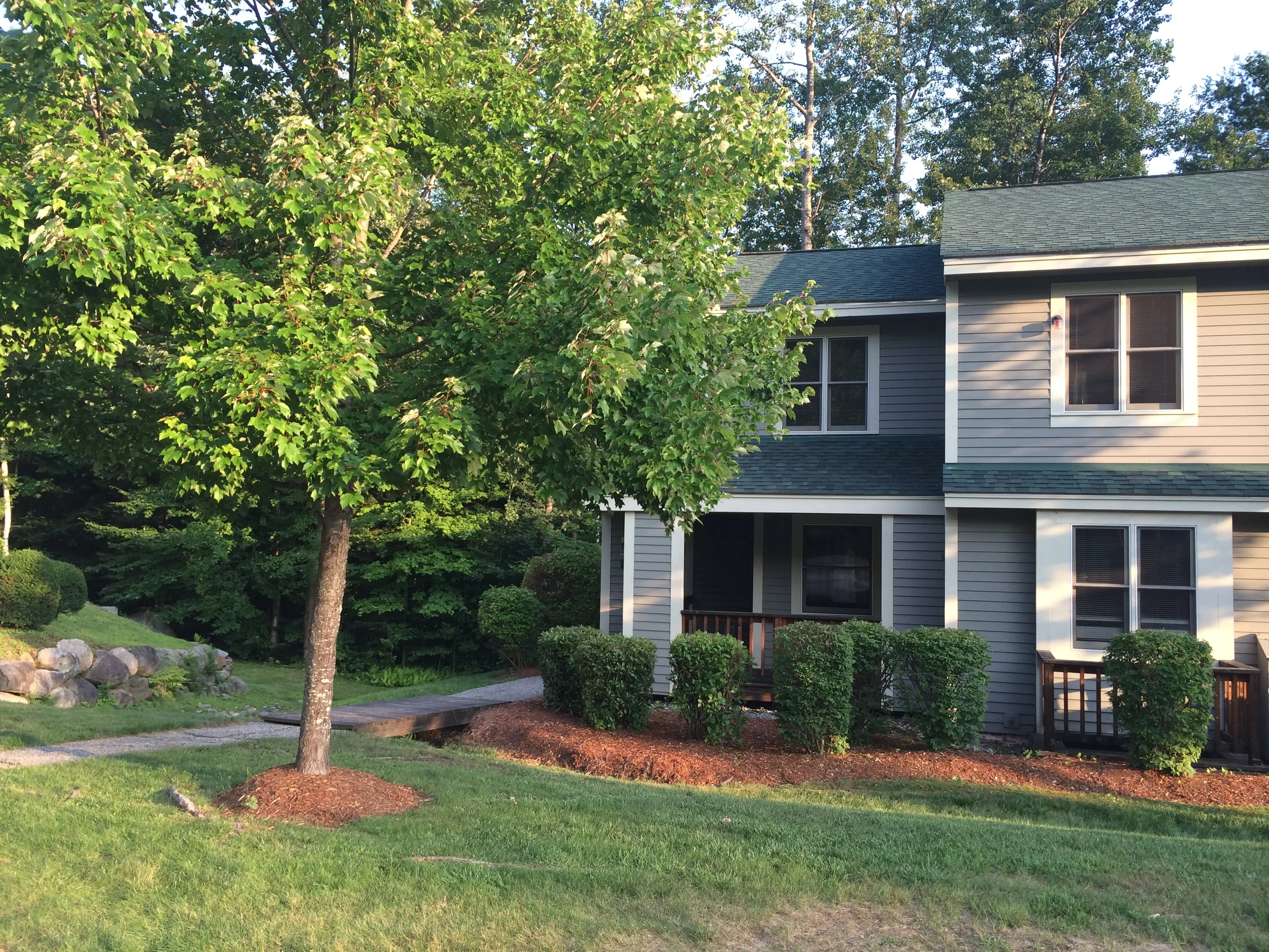 Well manicured grounds throughout Forest Ridge
