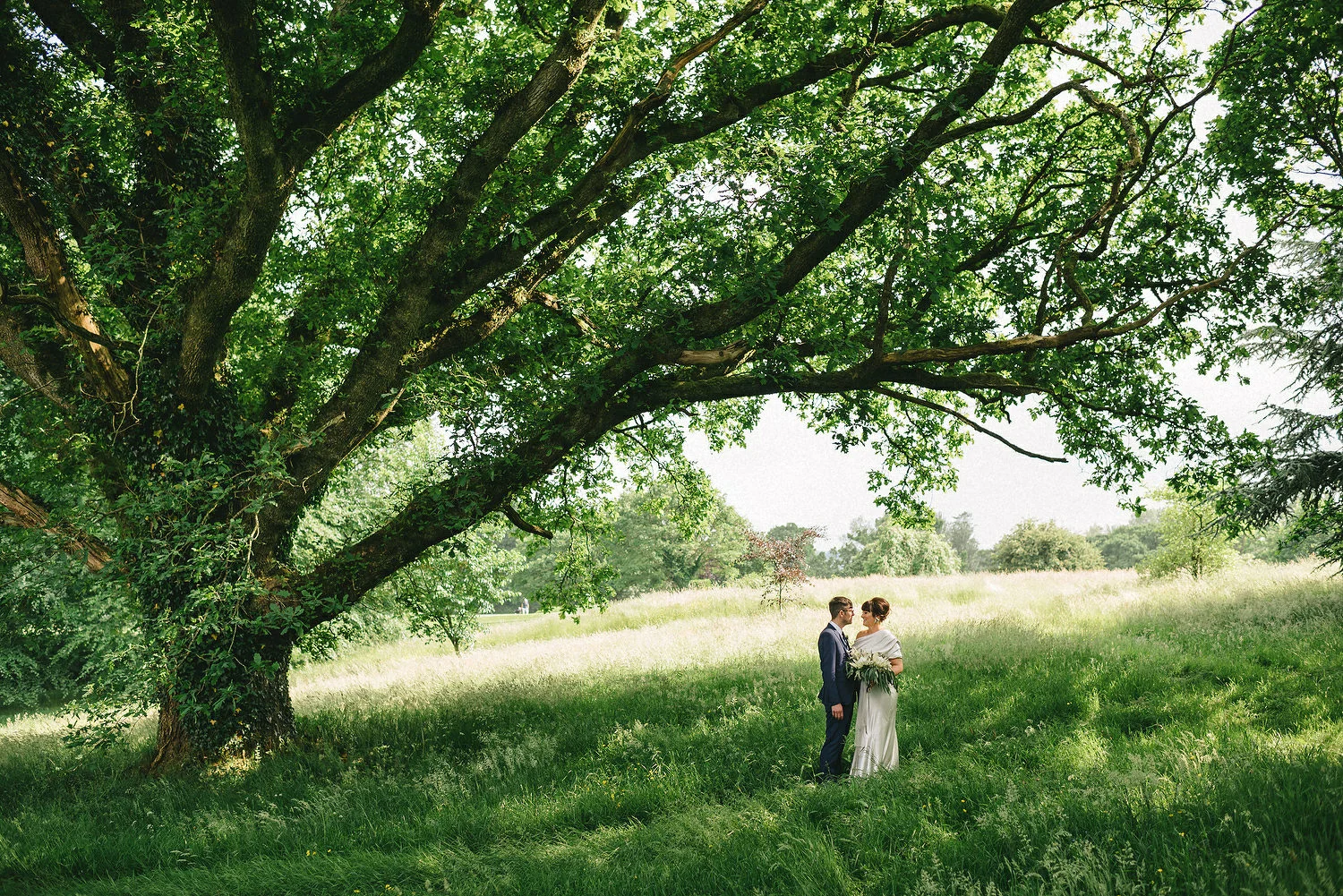  Virginia lodge wedding photos. Simple Tapestry Wedding Photographers.  