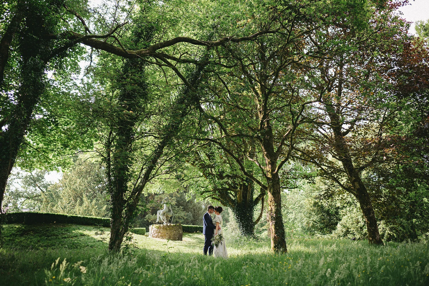  Virginia lodge wedding photos. Simple Tapestry Wedding Photographers.  