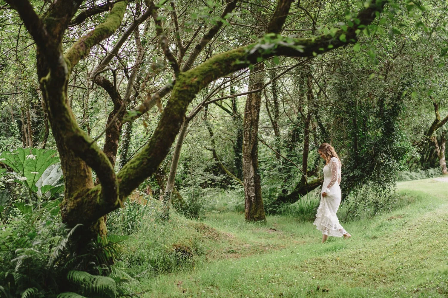  Edel and HughÕs intimate family wedding in Brooklodge at Macreddin Village in County Wicklow.  