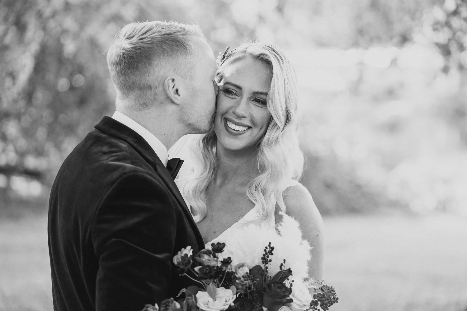  Claire and ChrisÕs gorgeous October wedding in the Carriage Rooms at Montalto estate.  The couple said their vows at the Good Shepherd Church in Belfast before travelling to Ballynahinch for their wedding reception in Montalto estate.  