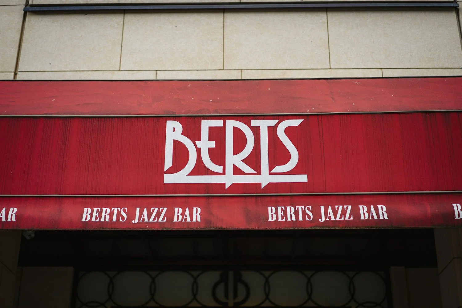 Berts Jazz Bar Belfast Wedding - Yasmin and Gareth 093.JPG