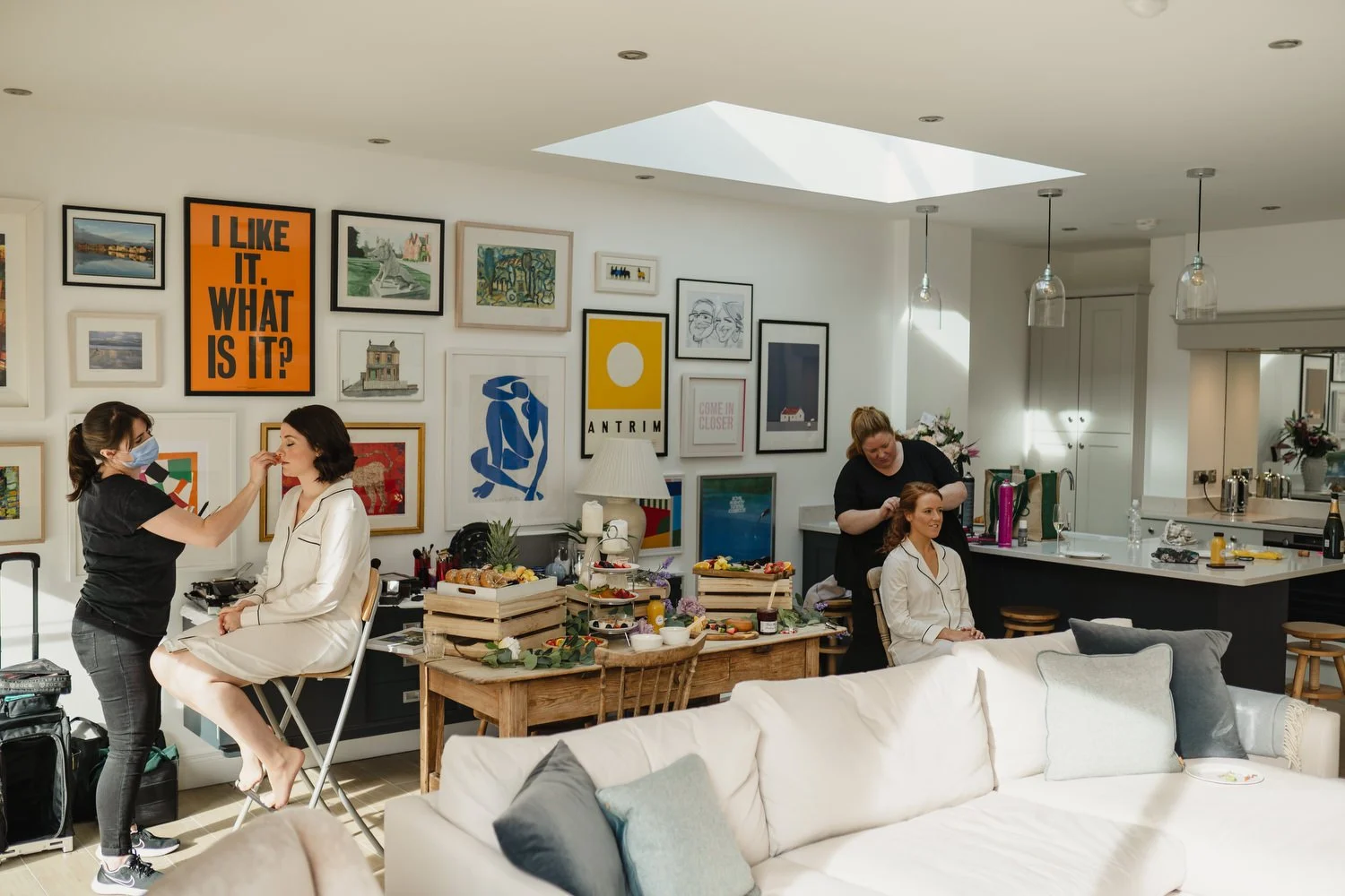  Anna and Josh’s gorgeous Autumn wedding in Omagh Meeting House at Cultra, with photos afterwards in the Ulster Folk and Transport Museum. The reception was in Cultra House with sparklers, sax and shenanigans! 