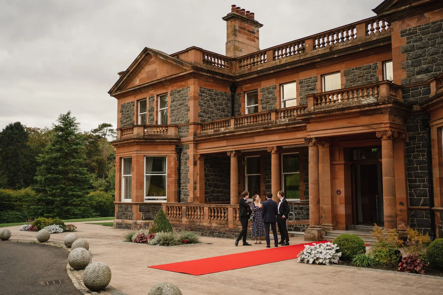  Anna and Josh’s gorgeous Autumn wedding in Omagh Meeting House at Cultra, with photos afterwards in the Ulster Folk and Transport Museum. The reception was in Cultra House with sparklers, sax and shenanigans! 