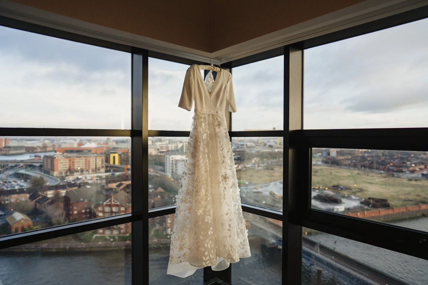  Laura and Matthews wedding in the Muddler’s Club restaurant in Belfast’s Cathedral Quarter. The couple got ready in the Hilton hotel before heading to St.Malachy’s church for their ceremony. Afterwards, we took photos around Cathedral Quarter before