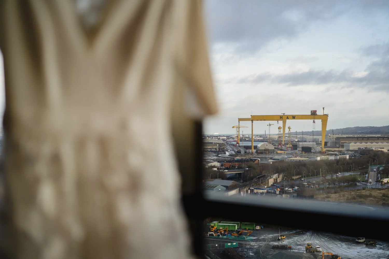  Laura and Matthews wedding in the Muddler’s Club restaurant in Belfast’s Cathedral Quarter. The couple got ready in the Hilton hotel before heading to St.Malachy’s church for their ceremony. Afterwards, we took photos around Cathedral Quarter before
