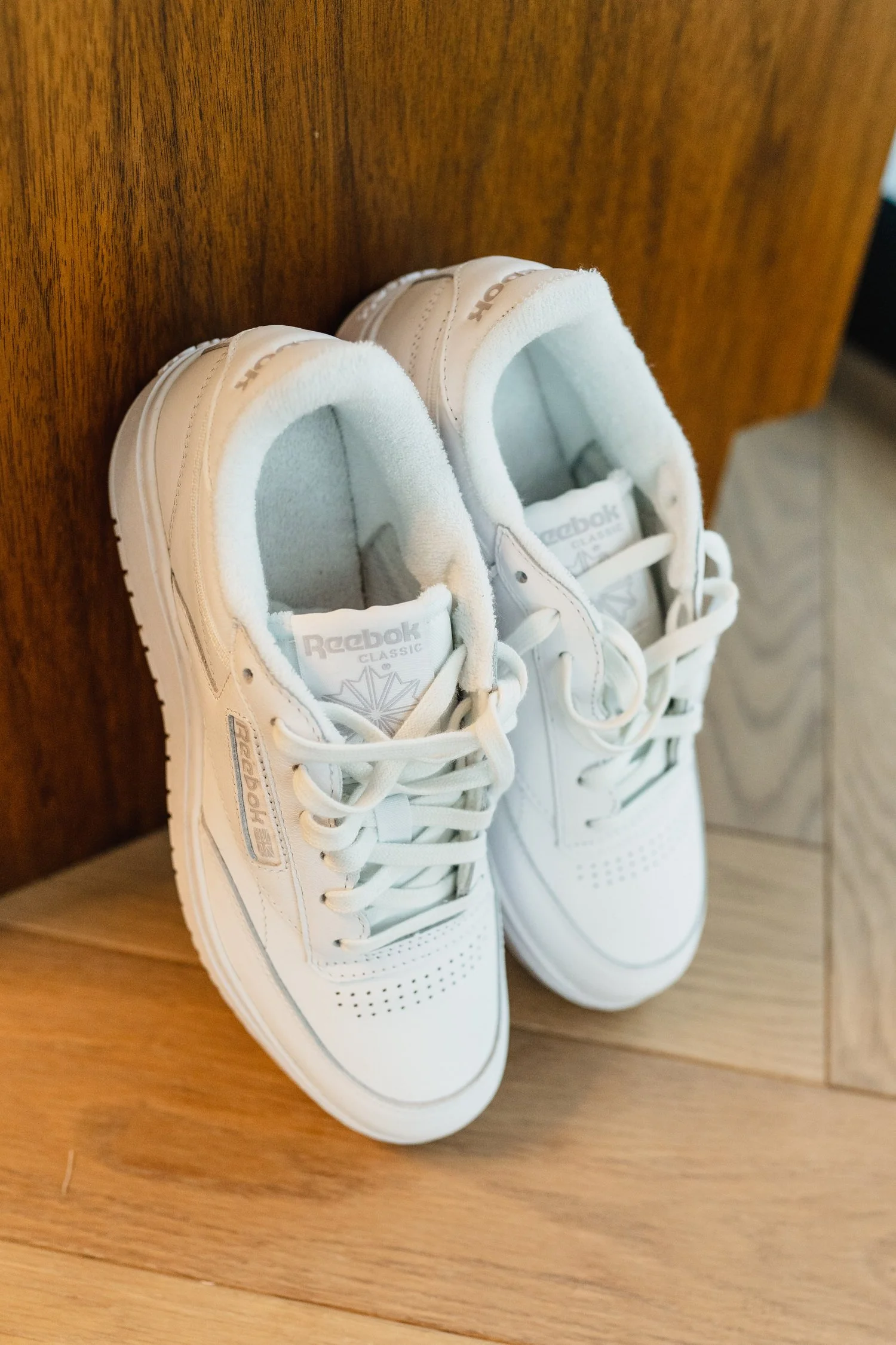  Laura and Matthews wedding in the Muddler’s Club restaurant in Belfast’s Cathedral Quarter. The couple got ready in the Hilton hotel before heading to St.Malachy’s church for their ceremony. Afterwards, we took photos around Cathedral Quarter before