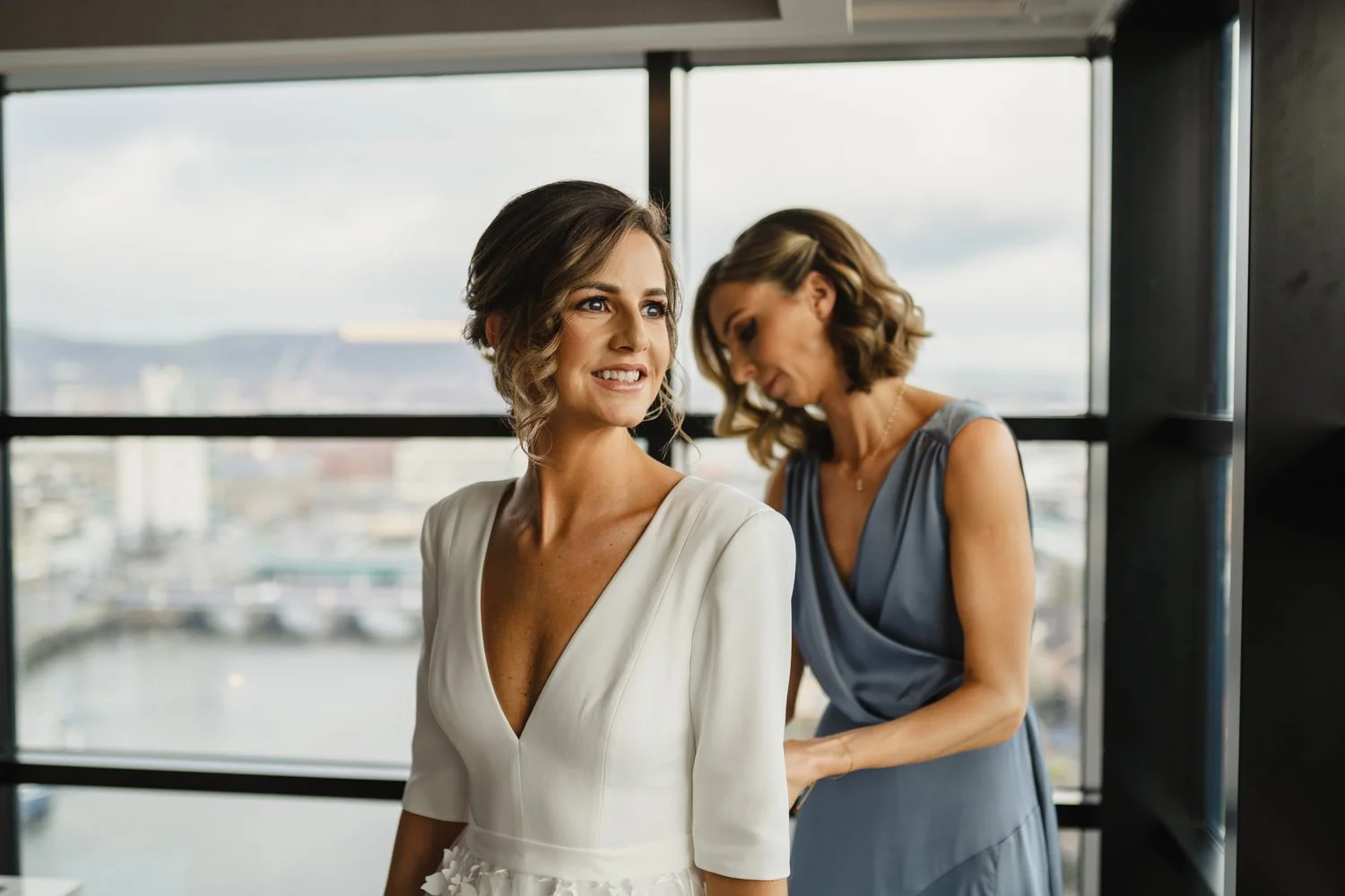  Laura and Matthews wedding in the Muddler’s Club restaurant in Belfast’s Cathedral Quarter. The couple got ready in the Hilton hotel before heading to St.Malachy’s church for their ceremony. Afterwards, we took photos around Cathedral Quarter before