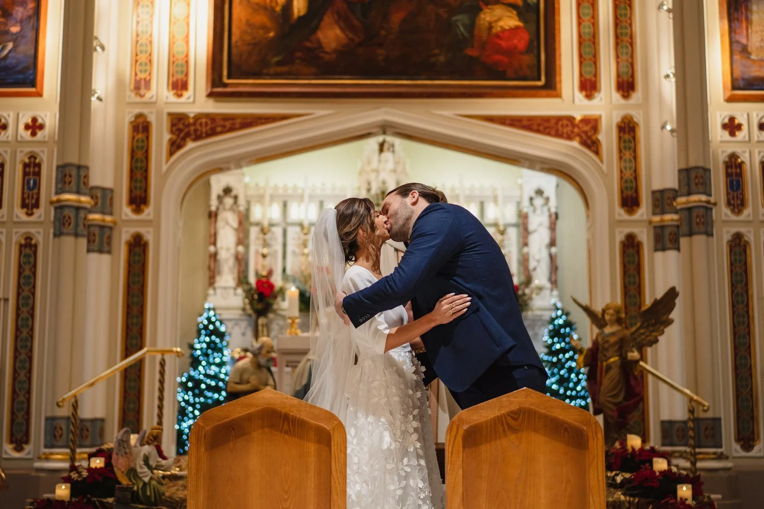  Laura and Matthews wedding in the Muddler’s Club restaurant in Belfast’s Cathedral Quarter. The couple got ready in the Hilton hotel before heading to St.Malachy’s church for their ceremony. Afterwards, we took photos around Cathedral Quarter before