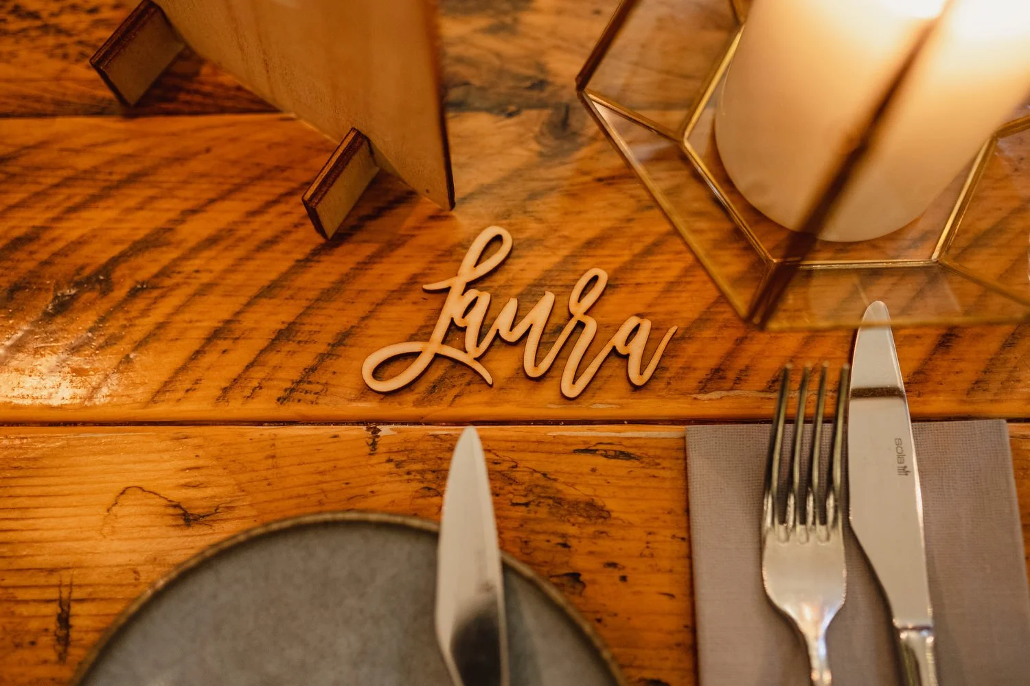  Laura and Matthews wedding in the Muddler’s Club restaurant in Belfast’s Cathedral Quarter. The couple got ready in the Hilton hotel before heading to St.Malachy’s church for their ceremony. Afterwards, we took photos around Cathedral Quarter before