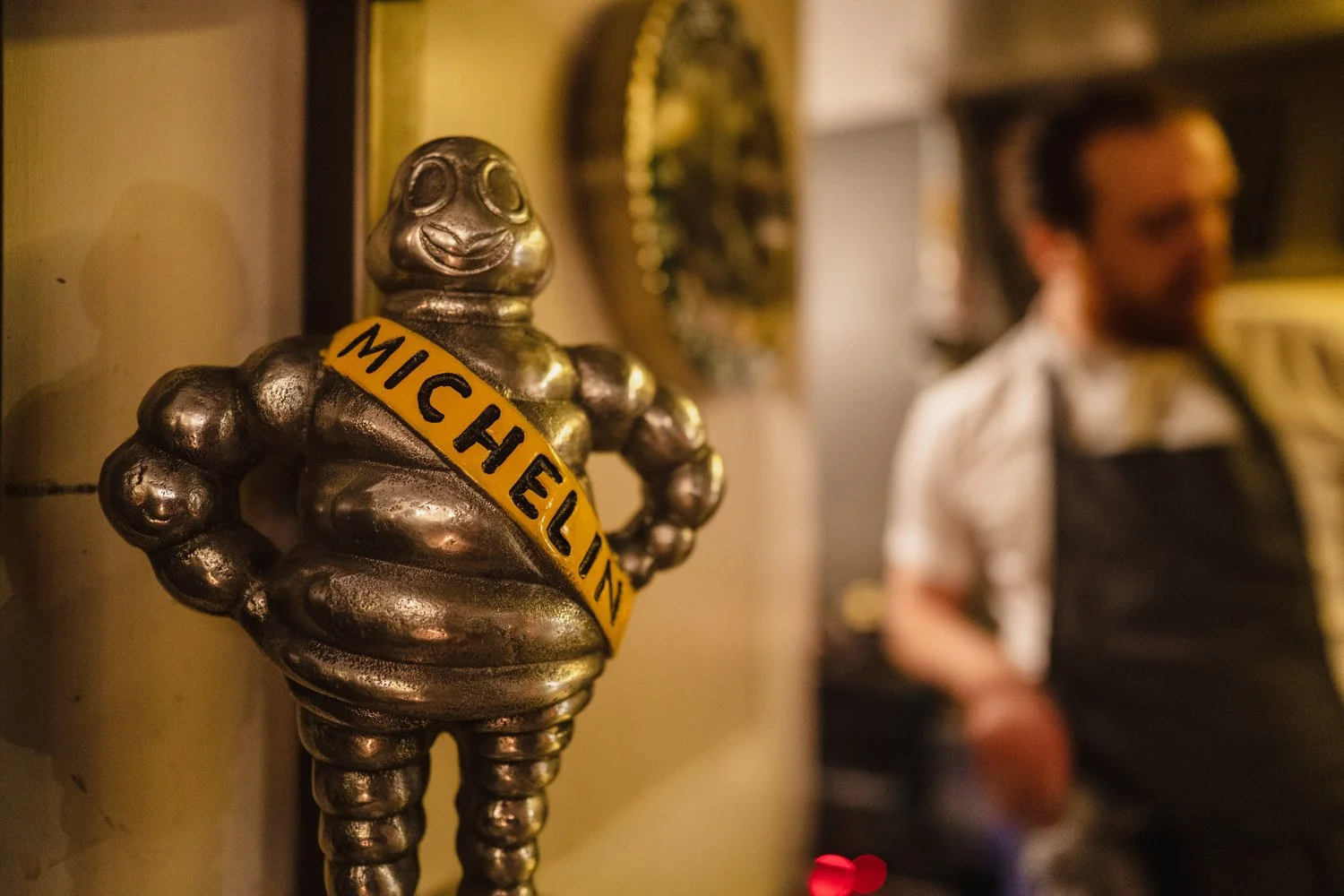  Laura and Matthews wedding in the Muddler’s Club restaurant in Belfast’s Cathedral Quarter. The couple got ready in the Hilton hotel before heading to St.Malachy’s church for their ceremony. Afterwards, we took photos around Cathedral Quarter before