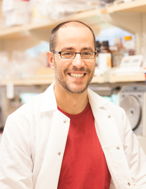Miguel+in+Lab.jpg