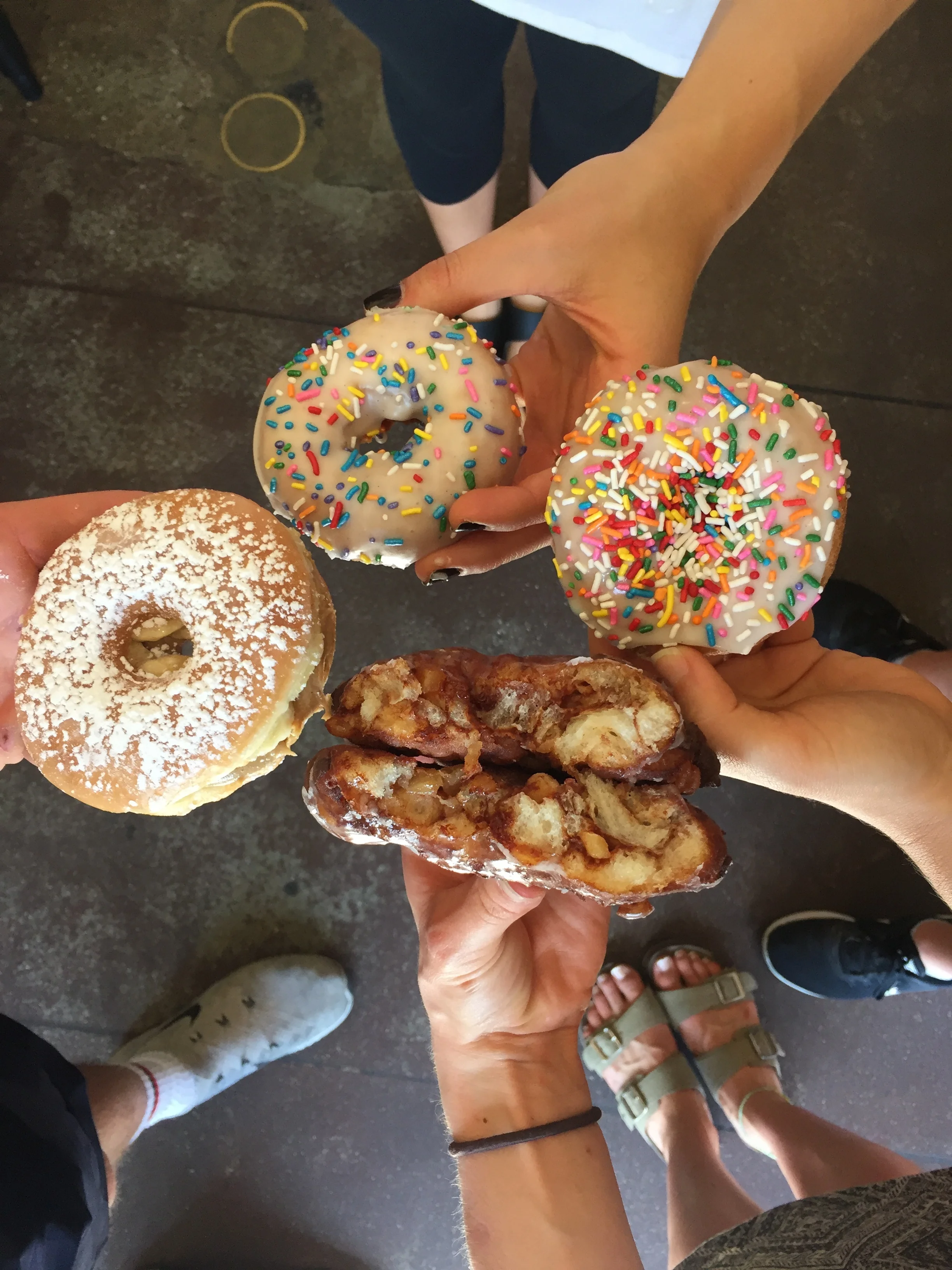 Oh, hey look. More Donut Friend. And more friends! ( @beazysbites , @constancelyeating , @emilieeats )