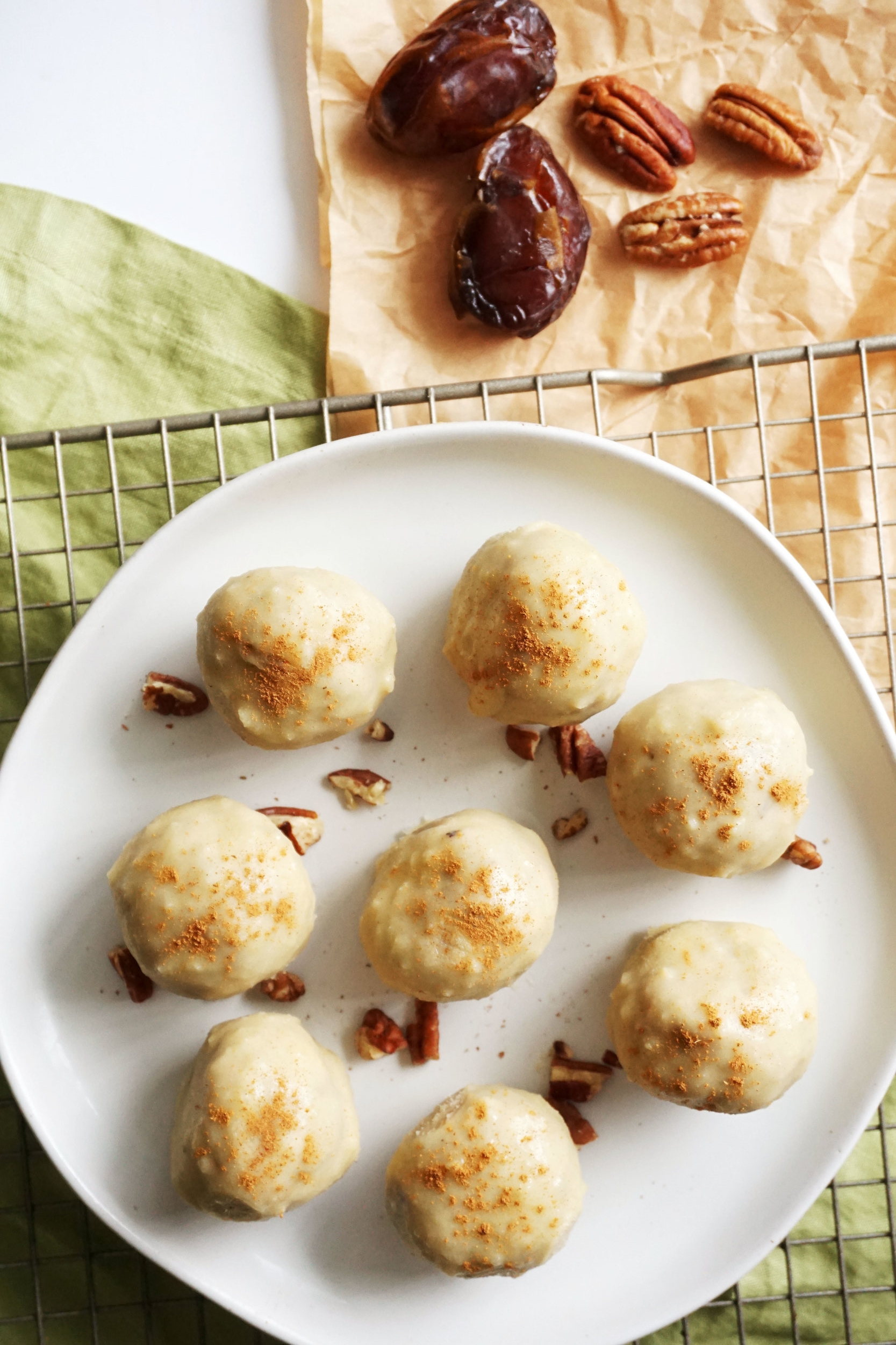 Carrot-Cake Cake Pops (Dairy-free, Grain-free)