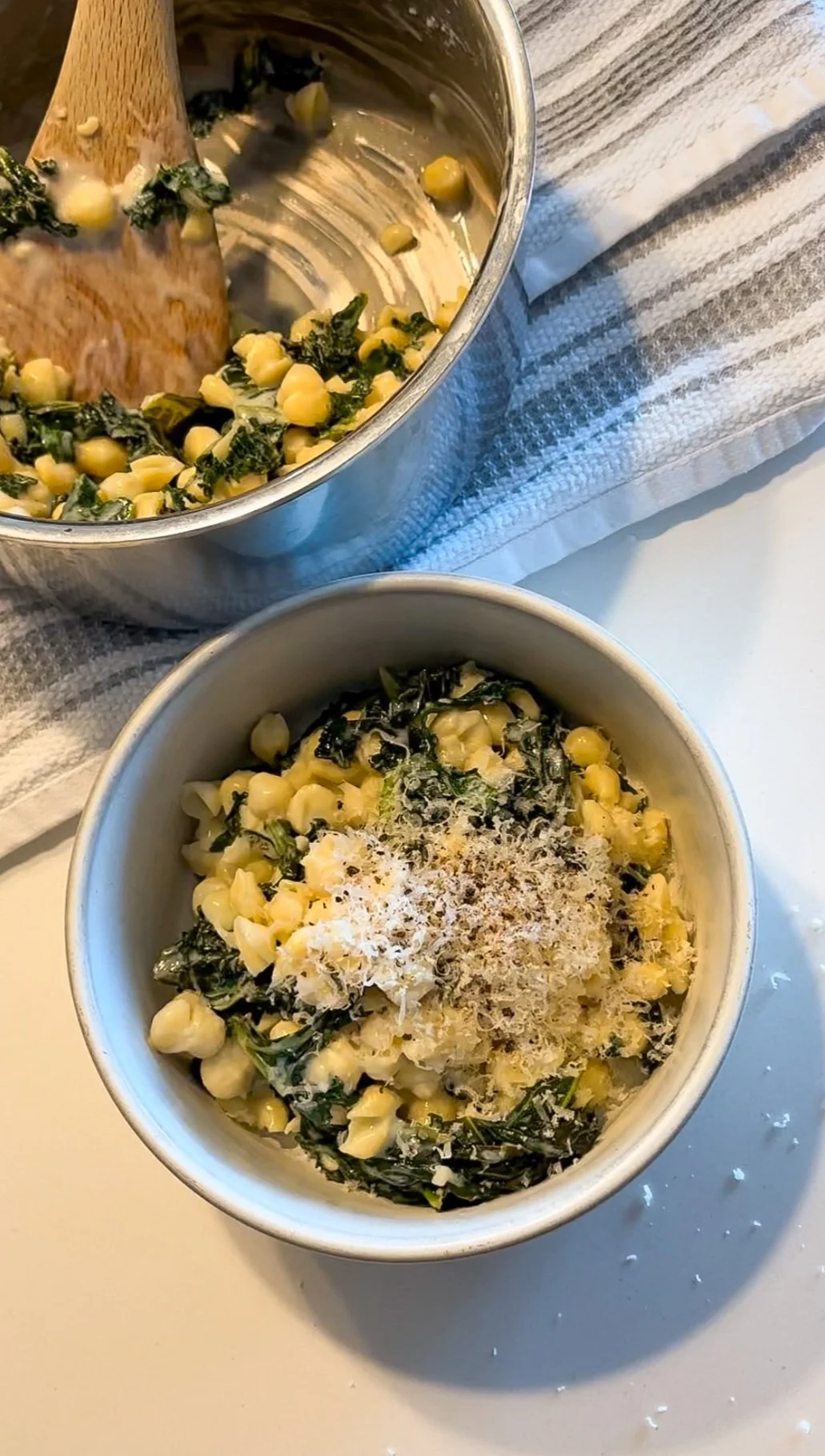 Garlic Butter, White Wine, and Kale Mac and Cheese 