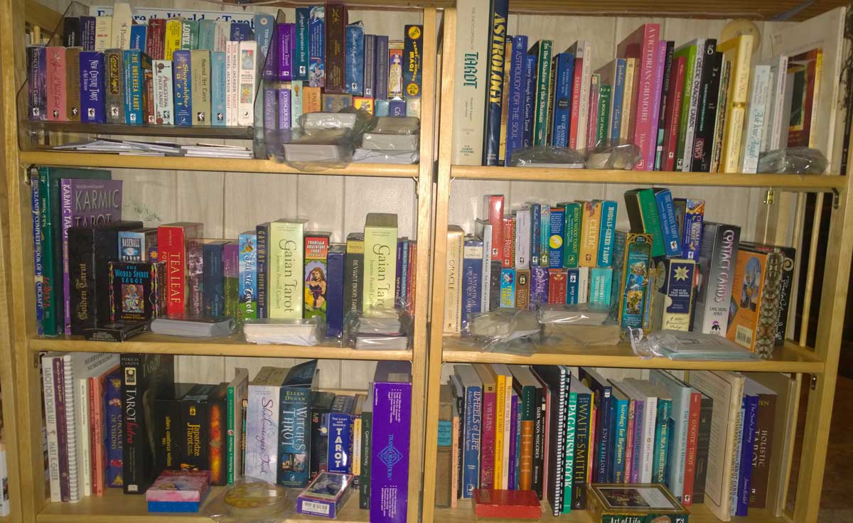 tarotshelfie.jpeg