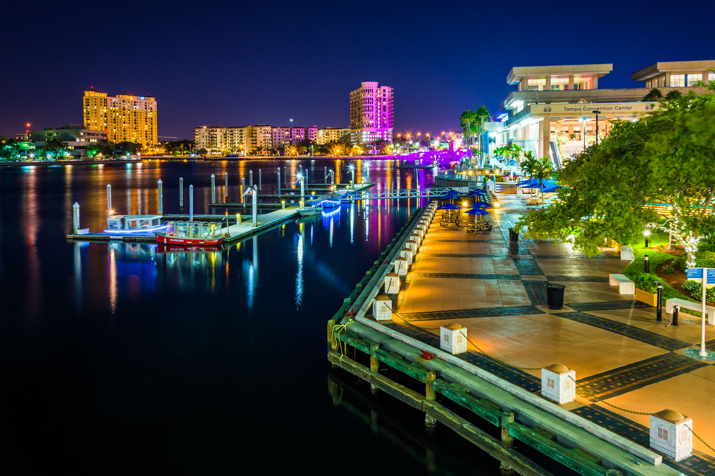 Тампа штат флорида. Tampa Riverwalk Тампа. Город Тампа штат Флорида. Сент-Питерсберг (Флорида).