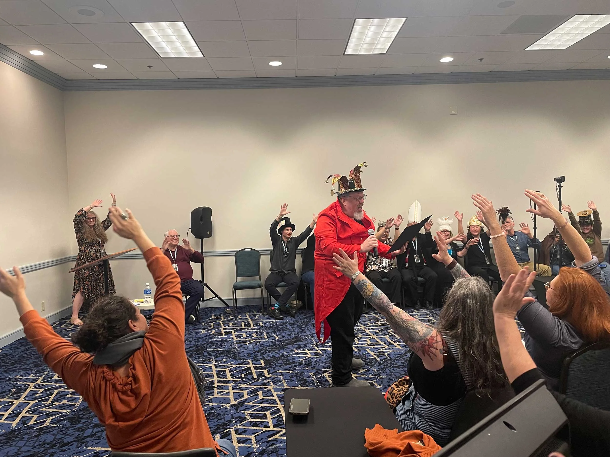 StaarCon 5 crowd celebrating the living major arcana