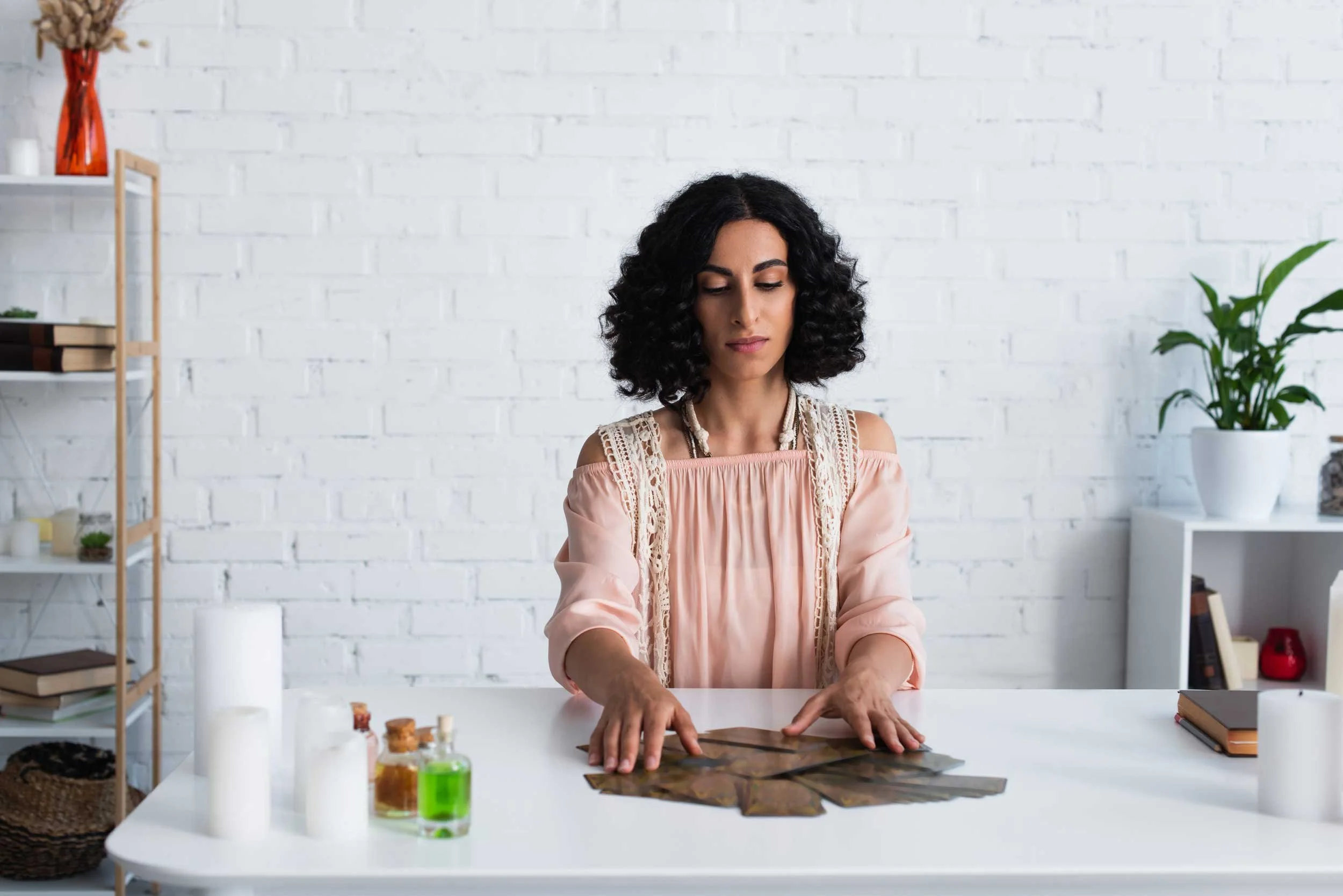 A woman prepares for a tarot reading.