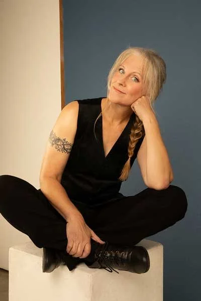 Headliner Sunday is Karen Rontowski.