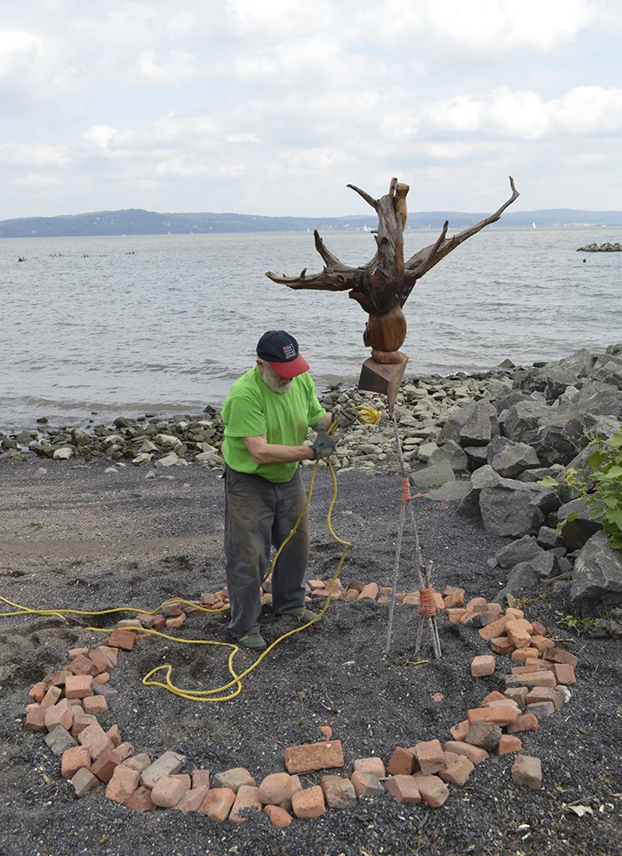 Sculptor Bill Hochhausen creating art