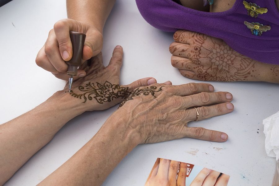 Henna painting