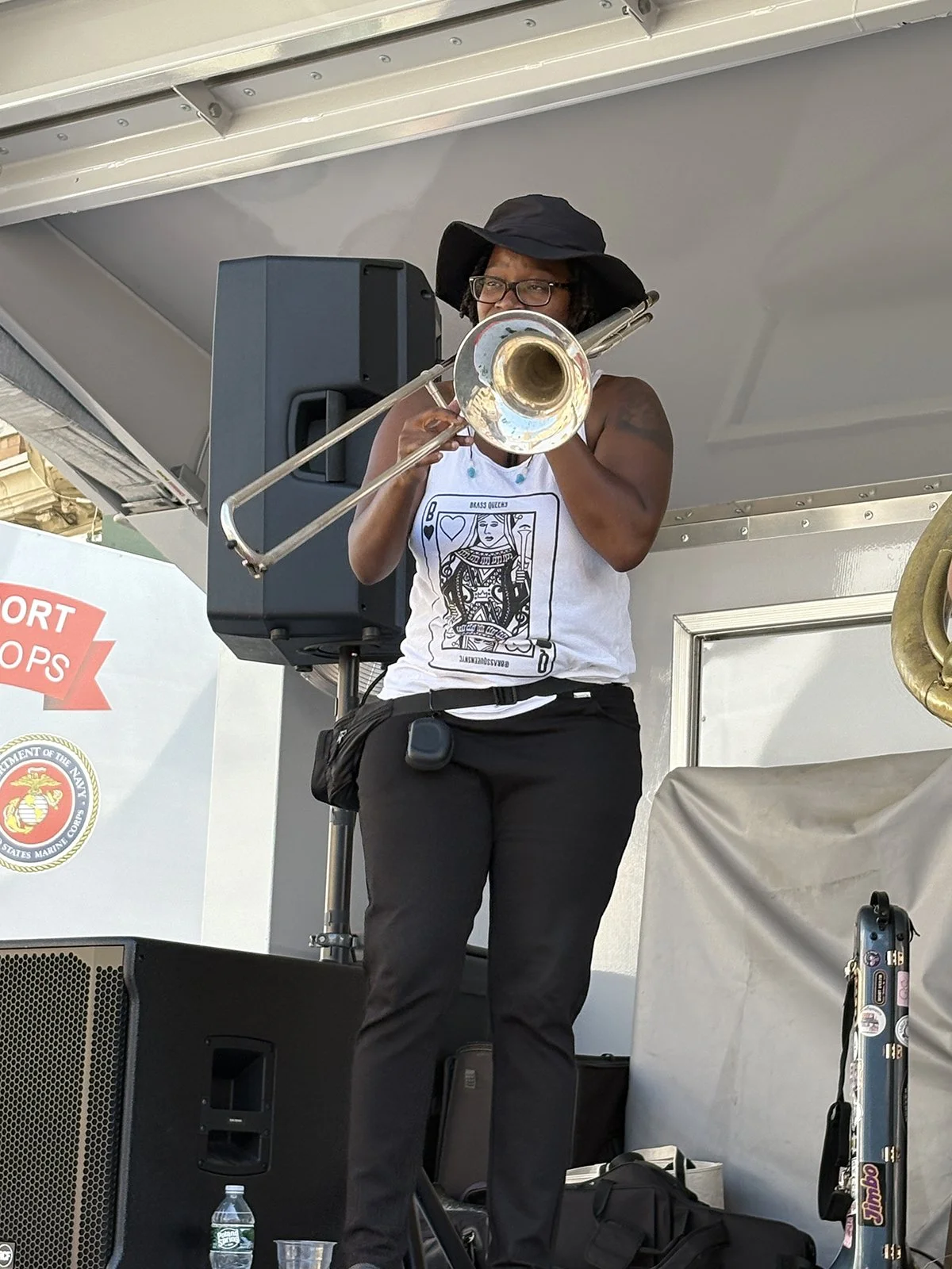 web-brassqueens-horns-1.jpg