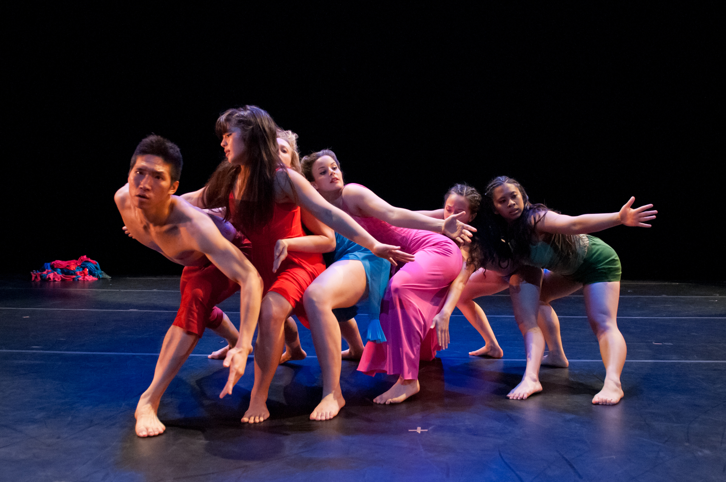 Dancers/Intérpretes: Wayne Tai Lee, Megan Lowe, Leslie Elwell, Bianca Tartaglia, Marica Petrey, Melanie Cutchon Photo/Foto: Rapt Productions. Copyright TDPS, UC Berkeley