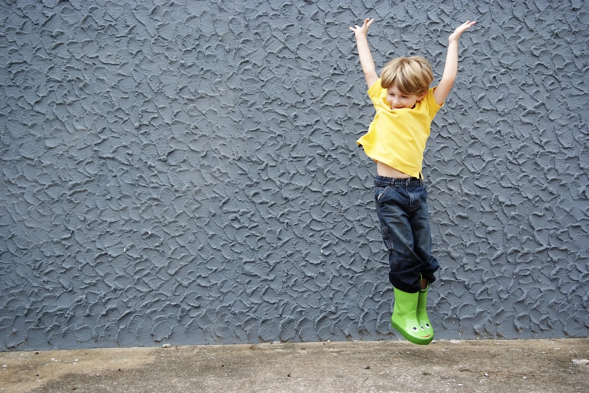 happy-boy-3386243_1920.jpg
