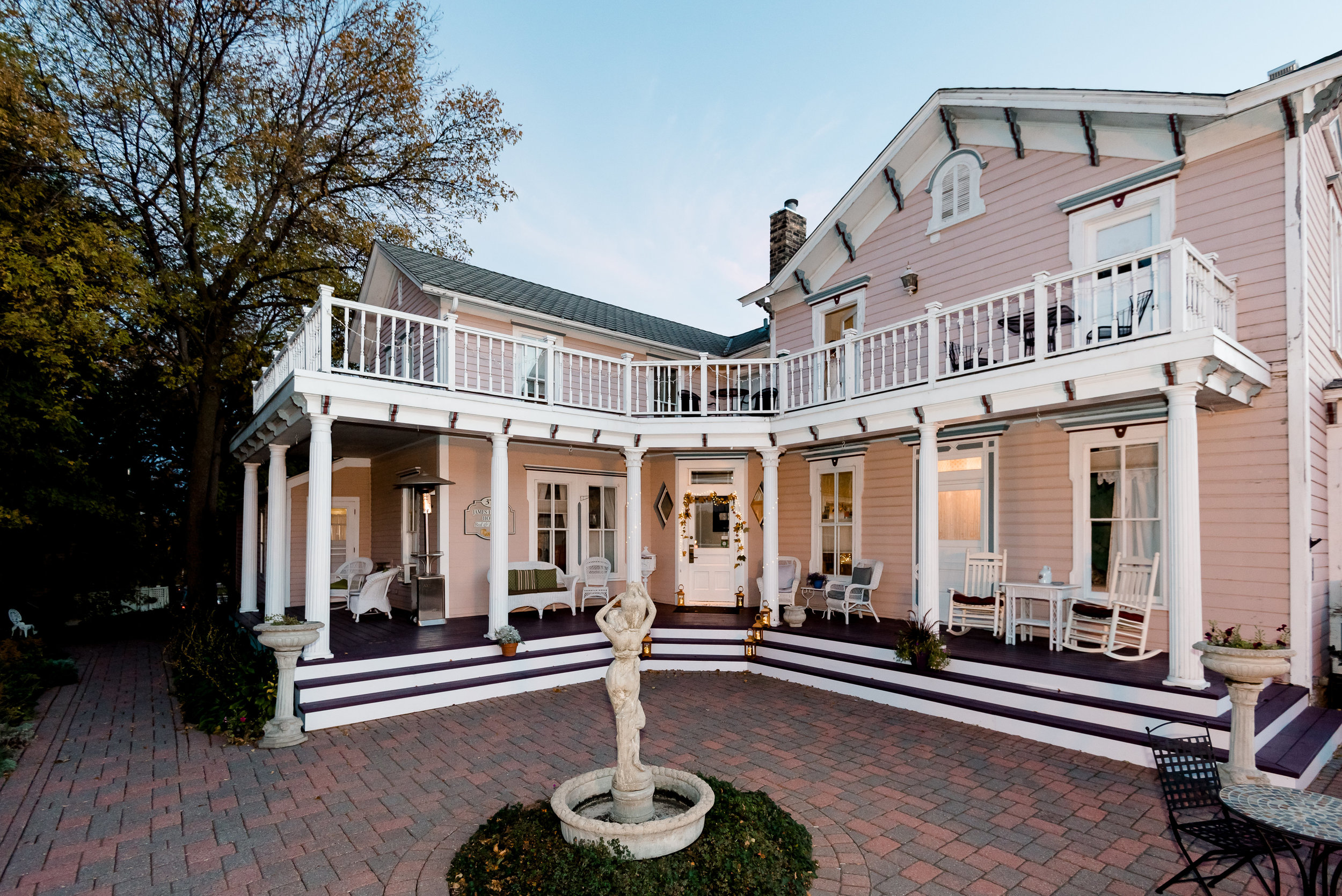Bird House Inn Wedding at Sunset - MN Wedding Photography