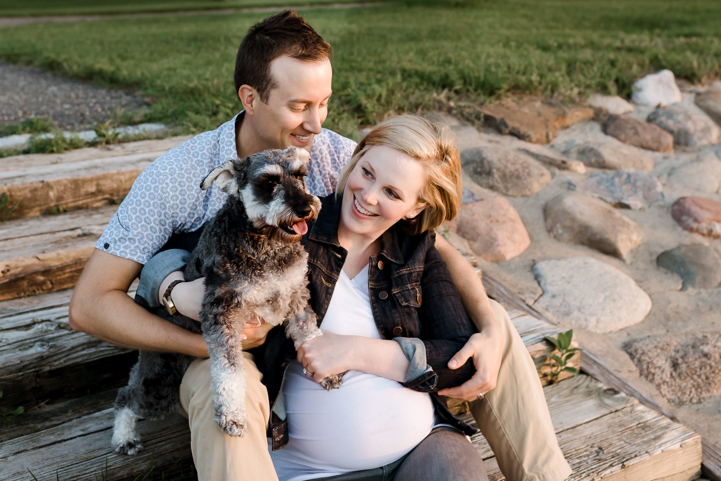 MN Maternity Session on beach with a dog - Laura Robinson Photography