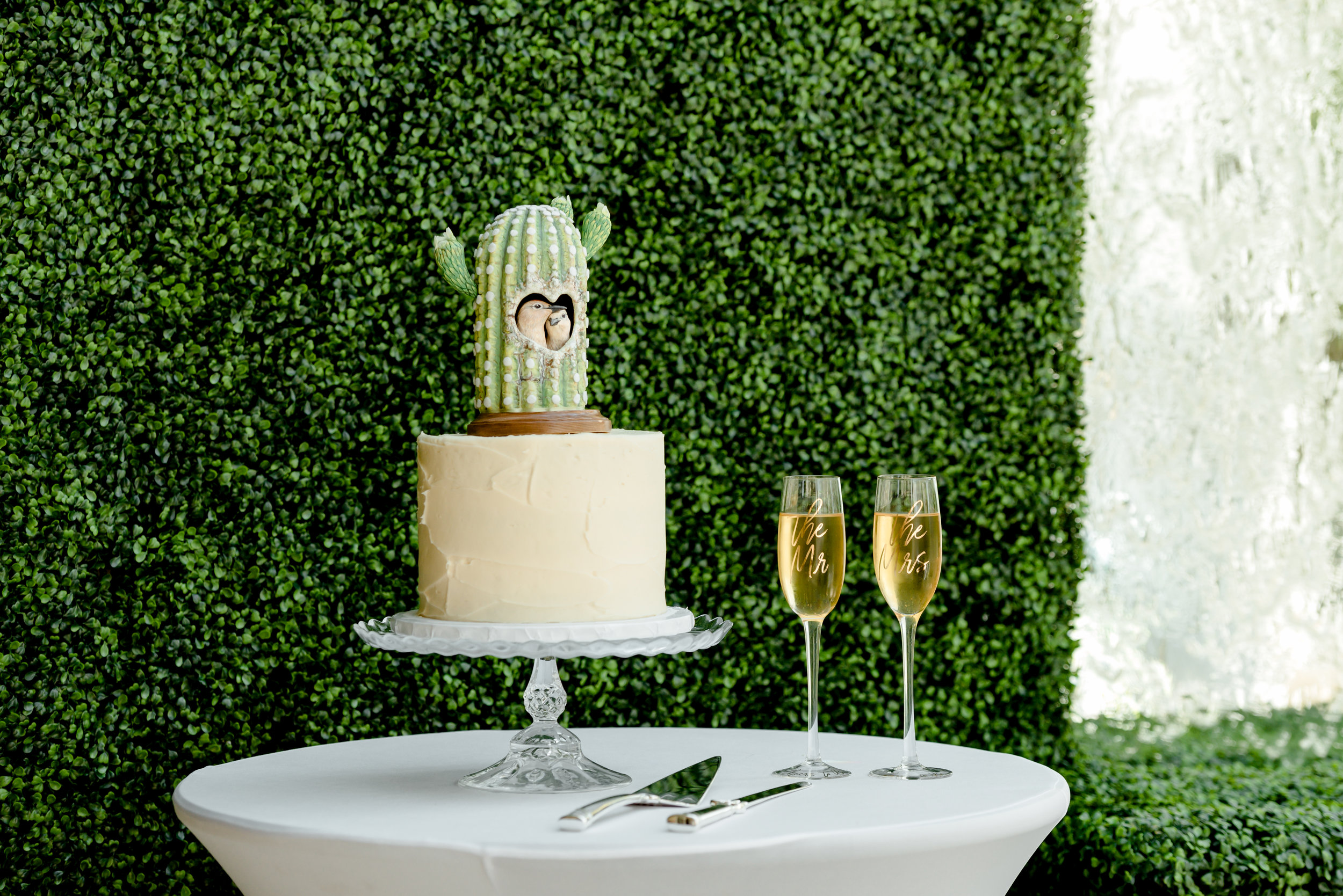5120 Restaurant and Onyx Bar Wedding Reception - Wedding Cake and Champagne - Brunch Wedding Reception - St. Paul Wedding and Elopement Photographer
