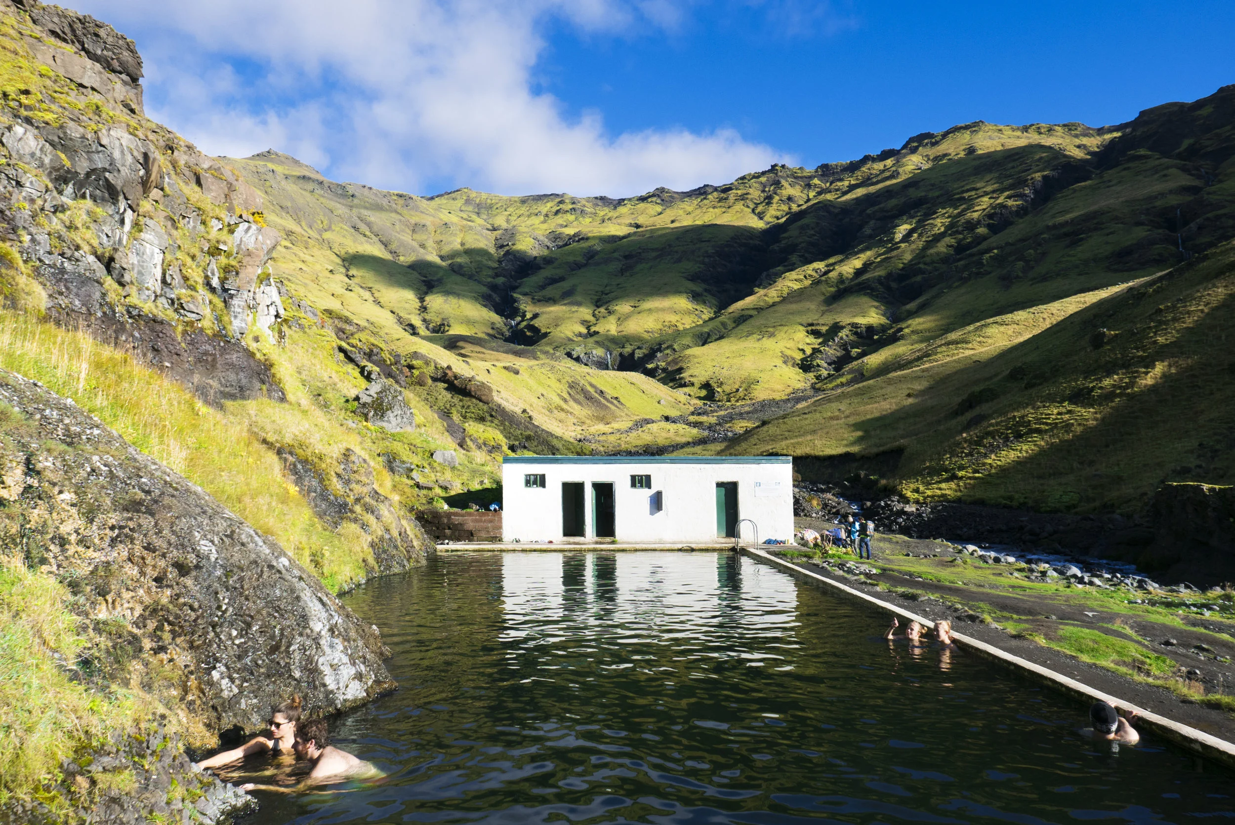 L1090593Icelandpool.jpg