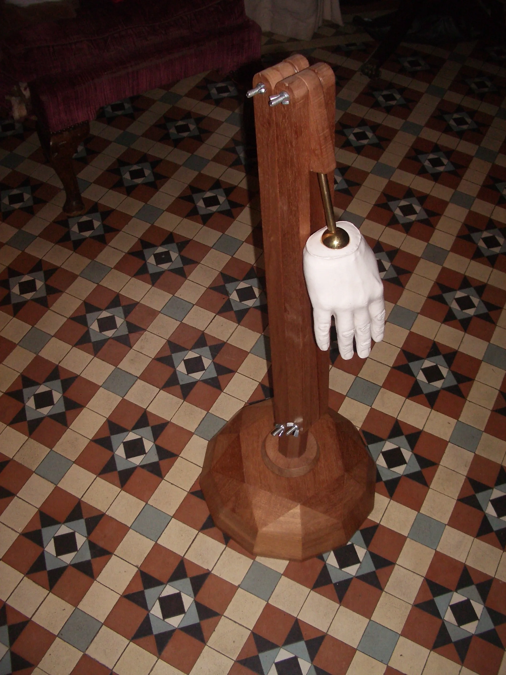 hand stand 2008