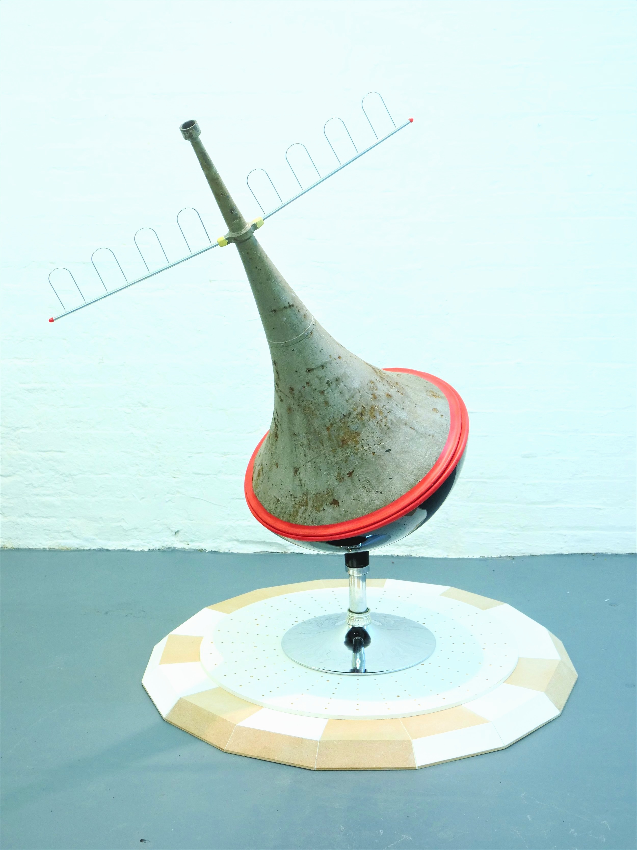 Annunciation at the back of the nightclub 2018 - 19