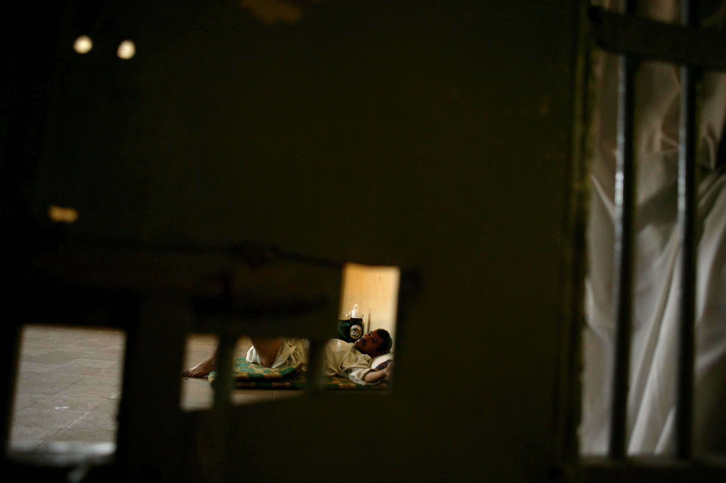  Iraqis in a Baghdad jail cell. A wide array of criminals with offenses ranging from petty theft to more series offenses such as murder were jailed together.&nbsp; 