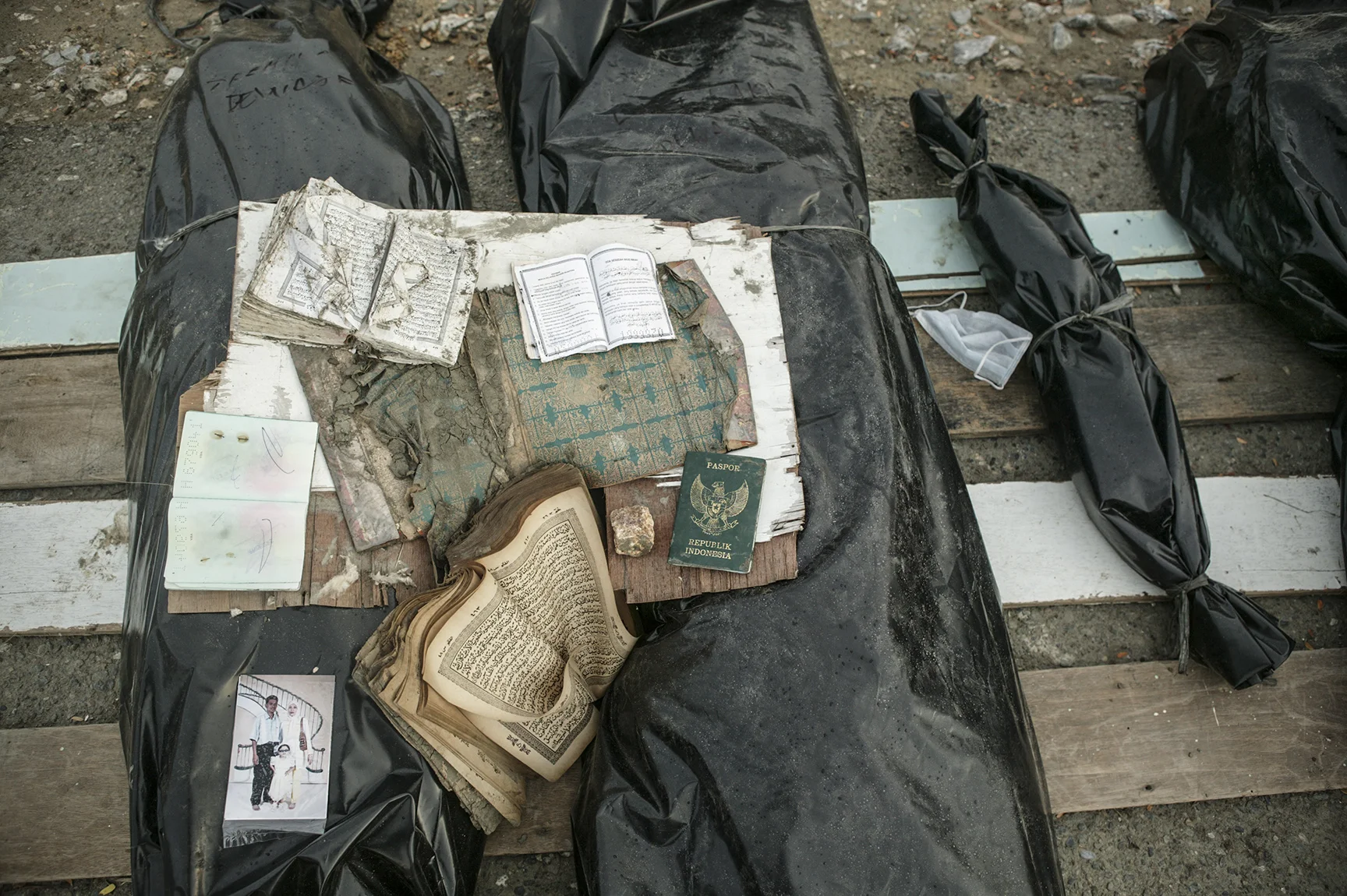 A family of three- victims of the tsunami.