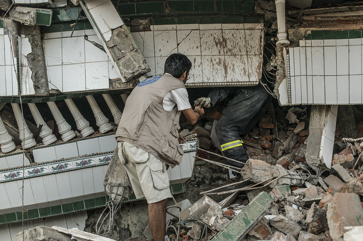  Spanish and Norwegian search and rescue teams search a&nbsp;collapsed building&nbsp;where screams for help were heard by locals. It was decided there were no survivors. 