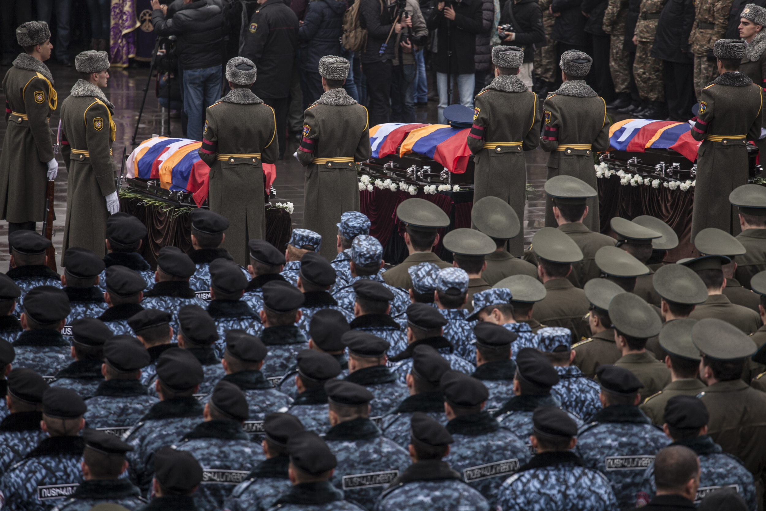 ArmeniaFuneral05.jpg