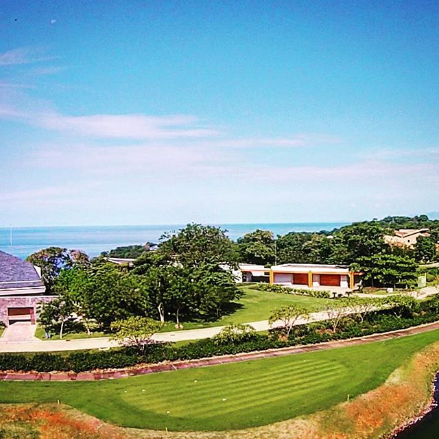 When your backyard is also a tee box. This is CIELOMAR villa in Costa Rica.
#cielomar #villa #rental #luxury #golf #golfvacation #pga #luxurygolf