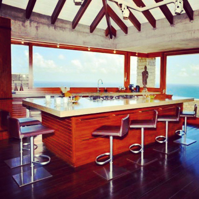 VILLA LA DANSE DES ETOILES on #stbarts will make you consider cooking for yourself while on vacation. 
#villadol #stbarths #iginteriors #travellocations
