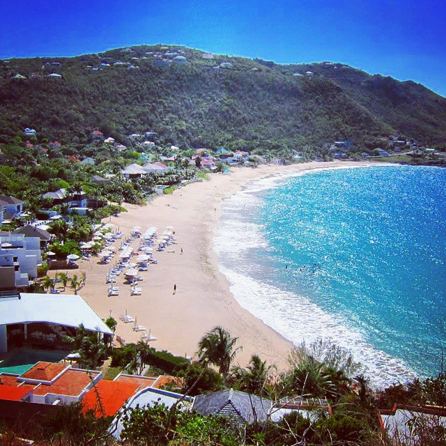 Happy Friday! Why not spend your weekend at Flamands Beach in St. Barts? 
#flamandsbeach #stbarts #stbarths #weekend #vacation #avillability