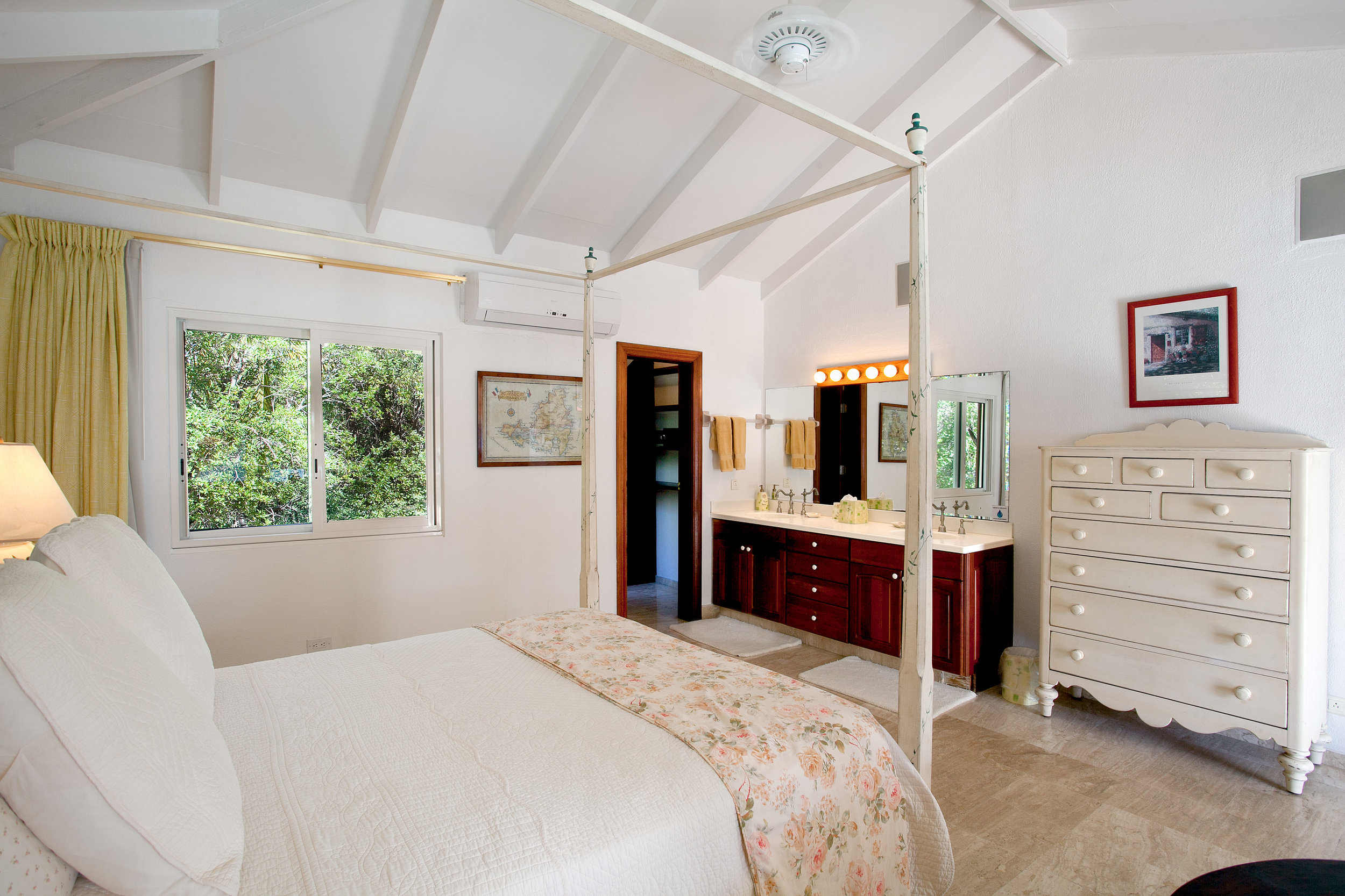 Baie Longue Beach House Bedroom 1 (2).jpg
