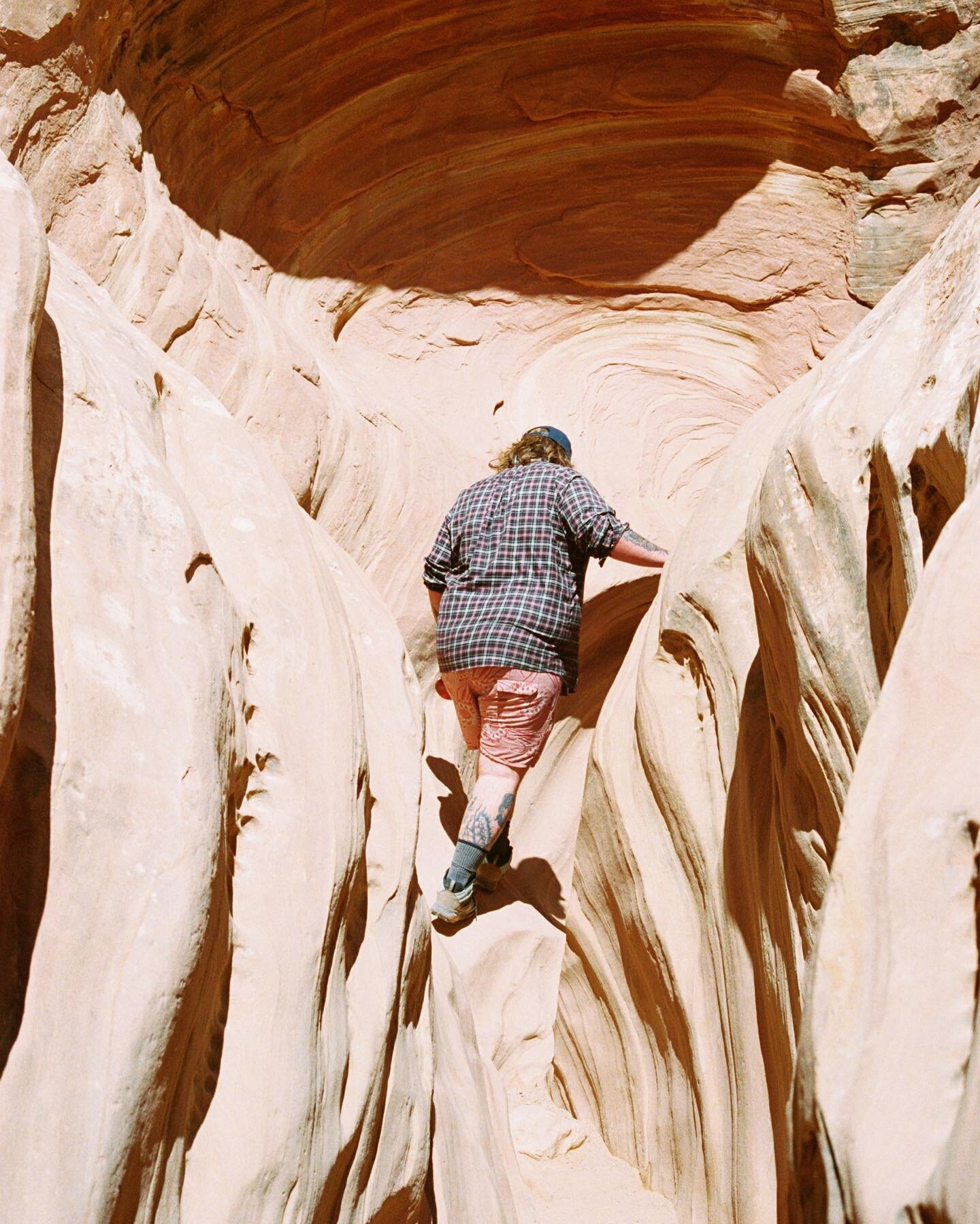 Hiking around the slot canyons with my love last week ❤️ #hiking #slotcanyon #utah #35mm #film #portra #kodak