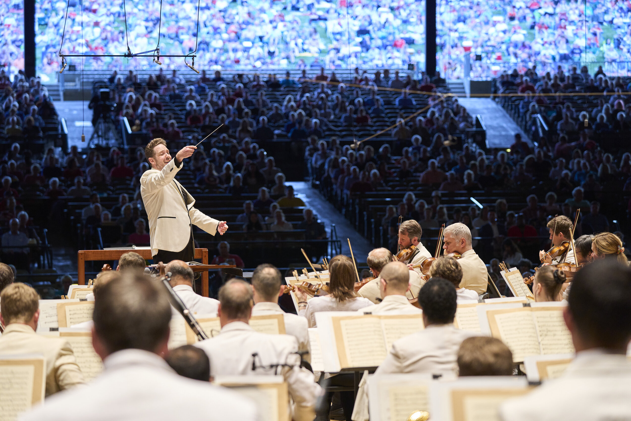  Brett Mitchell leads The Cleveland Orchestra at Blossom Music Center on July 3, 2021. 