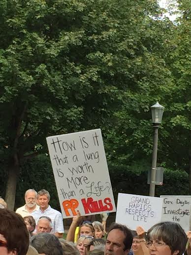 "How is it a LUNG is worth more than a LIFE? PP Kills"