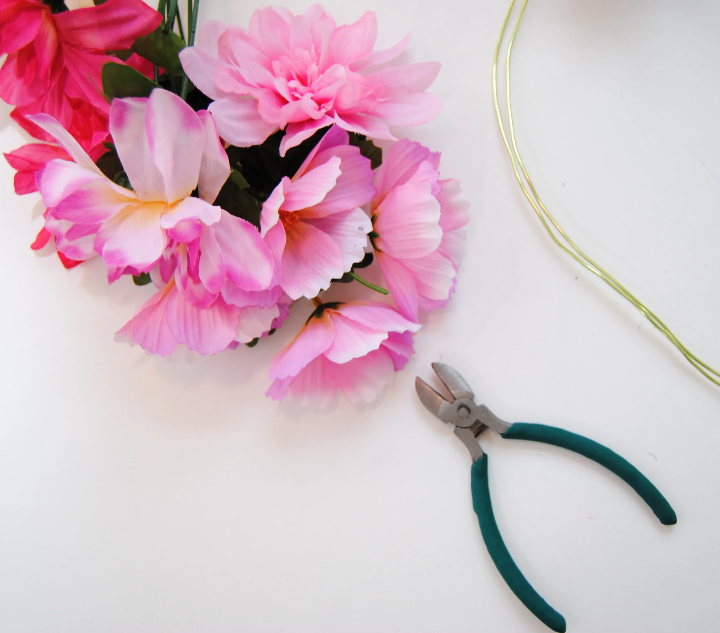 diy-dollar-heart-wreath